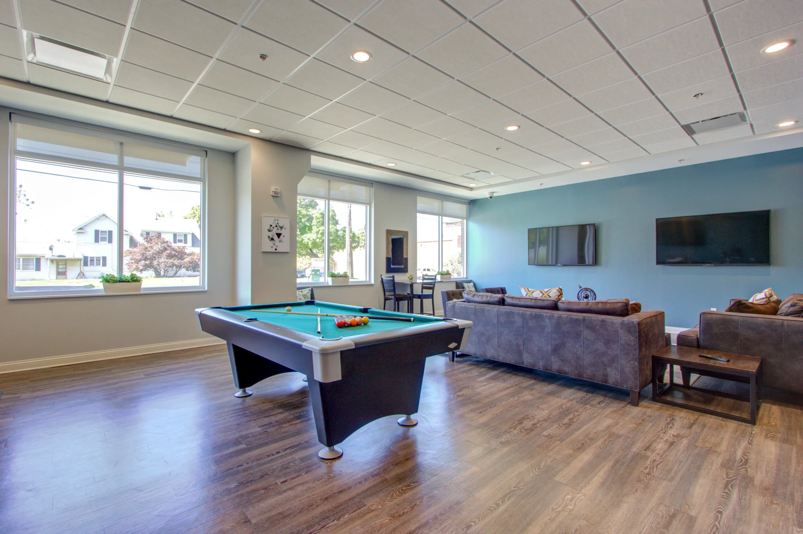Resident lounge with pool table scaled